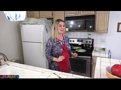 ❤️ Ibu tiri memerah susu dia di dapur sebelum kencannya ️❌ Video anal pada kami id.hentaiser.ru ️❤