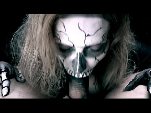 ❤️ Gadis iblis mengisap ayam dengan mulut hitamnya dan menelan air mani. ️❌ Video anal pada kami id.hentaiser.ru ️❤